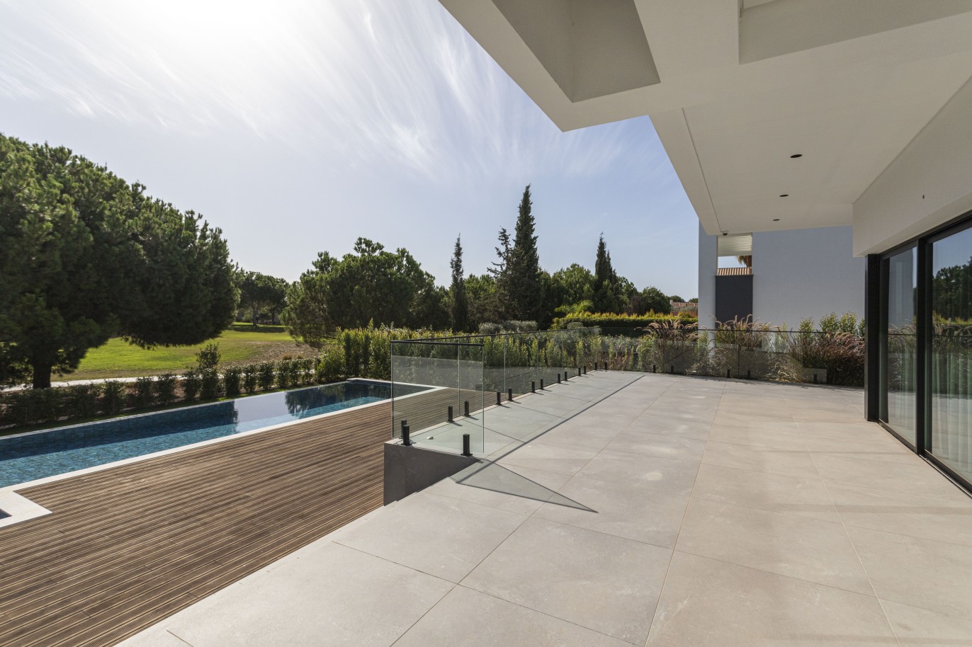 Villa de 4 dormitorios con piscina y vistas al golf, en venta en Vilamoura, Algarve_239136