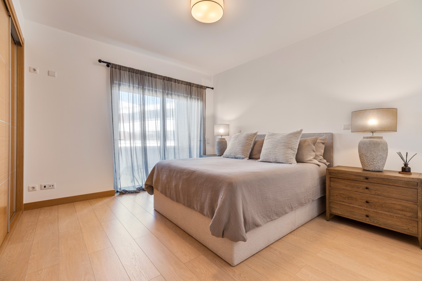 Luxuriöse 2 Zimmer Wohnung mit Meerblick, mit Pool, zu verkaufen, in Porto de Mós, Lagos, Algarve_239345