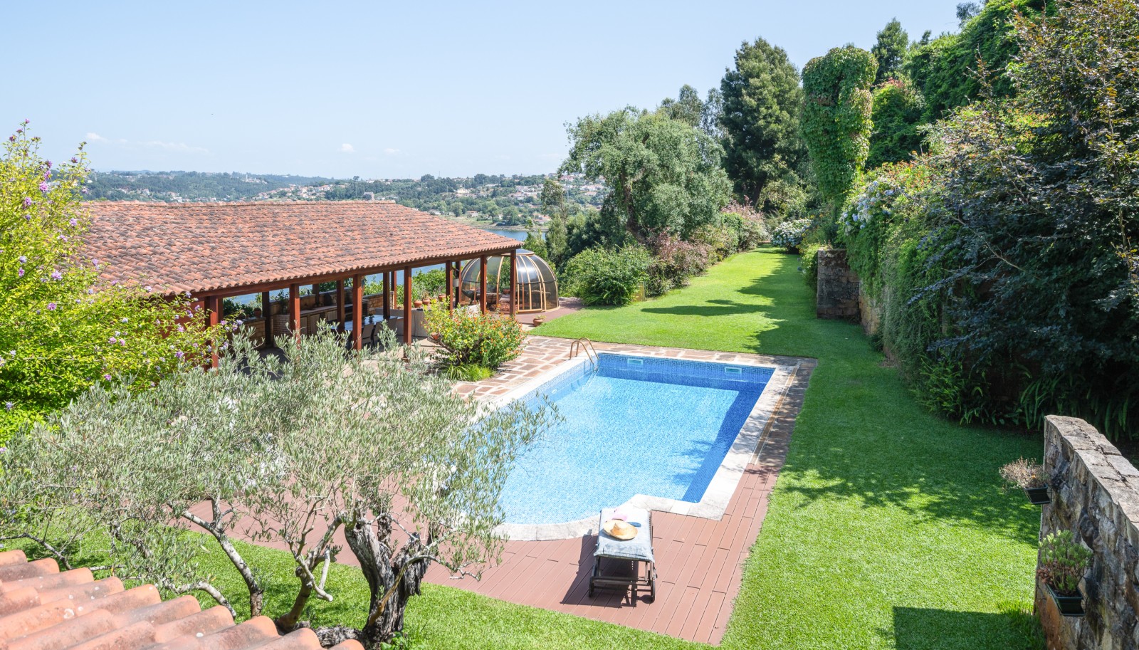 Property with gardens, swimming pool and river view, for sale, in V. N. Gaia, Portugal. N. Gaia, Portugal_239648