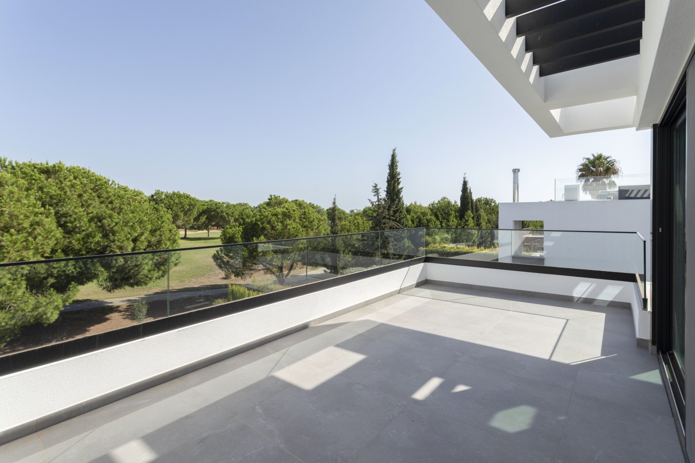 Moradia V4 com piscina e vista golfe, para venda em Vilamoura, Algarve_240043
