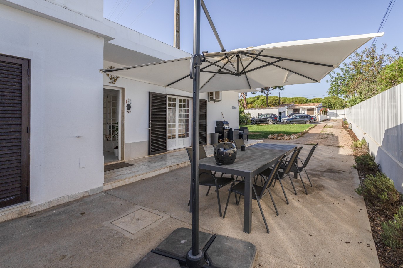 Propriedade com duas moradias para venda em Quarteira, Algarve_240097