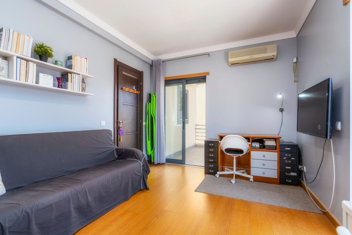 3+1 bedroom villa & 2 bedroom apartment for sale in Quarteira, Algarve_240755