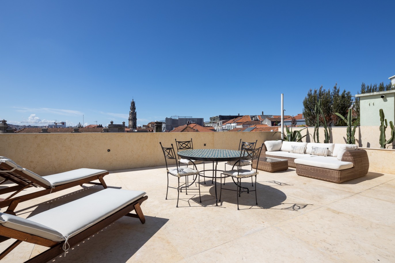 Verkaufen fantastische Wohnung mit Terrasse in Porto, Portugal_240786
