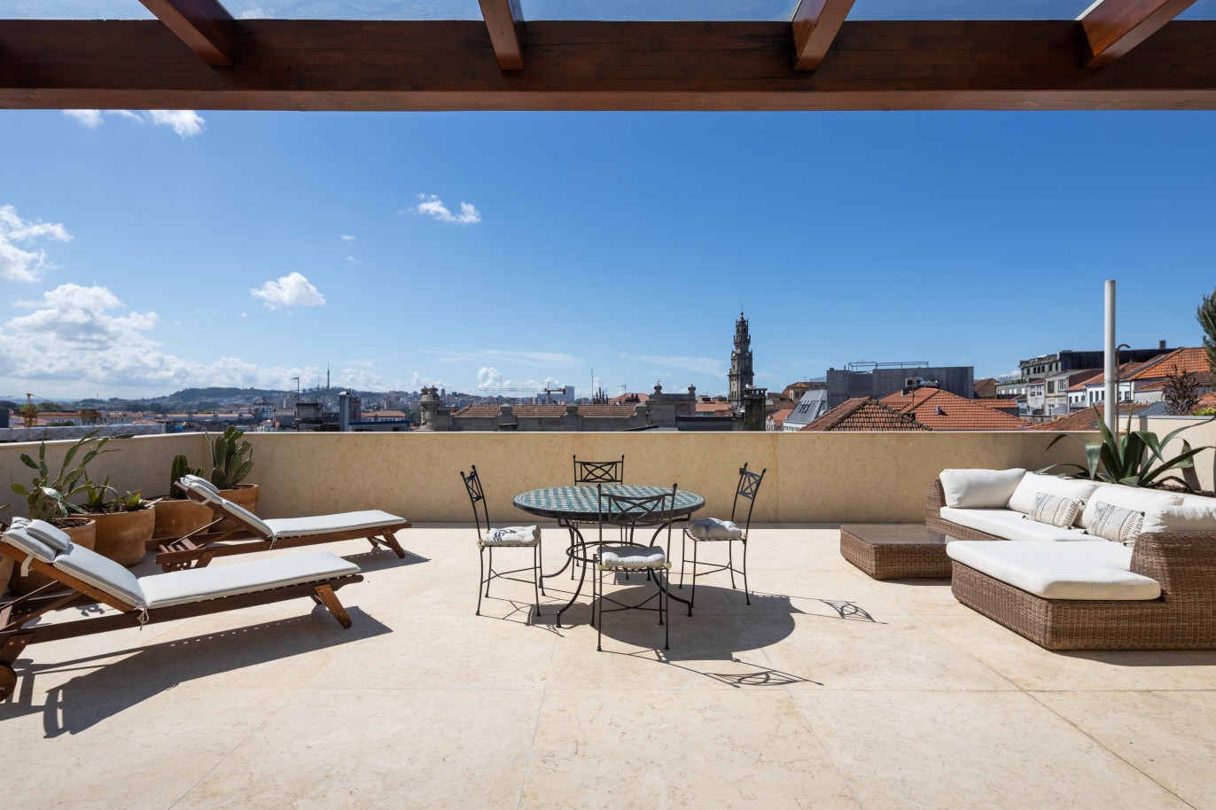 Verkaufen fantastische Wohnung mit Terrasse in Porto, Portugal_240787