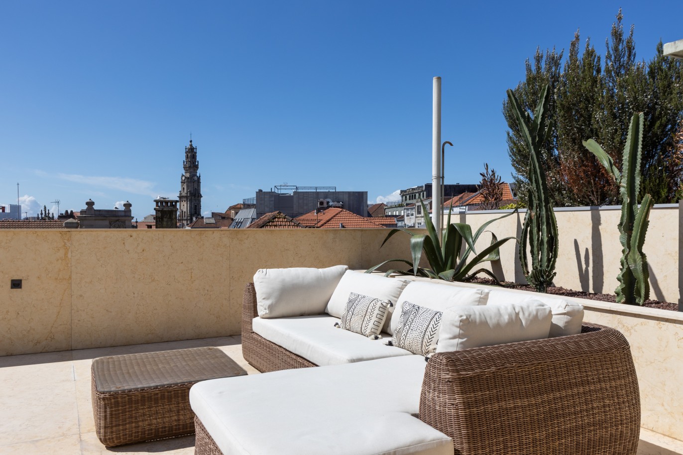 Verkaufen fantastische Wohnung mit Terrasse in Porto, Portugal_240790