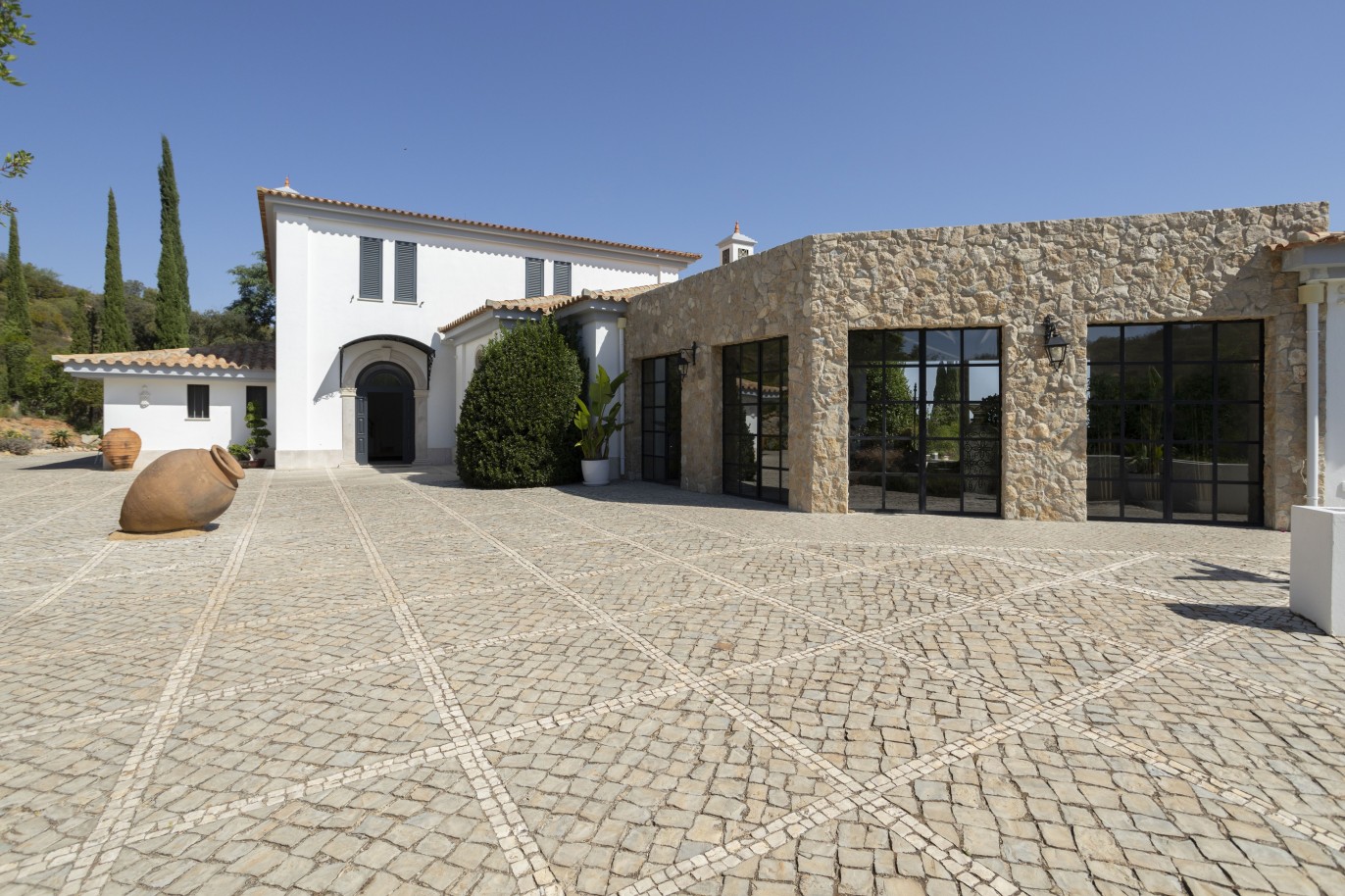 Magnifica propriedade V6+1 com piscina e jardim, para venda em Tavira, Algarve_240850