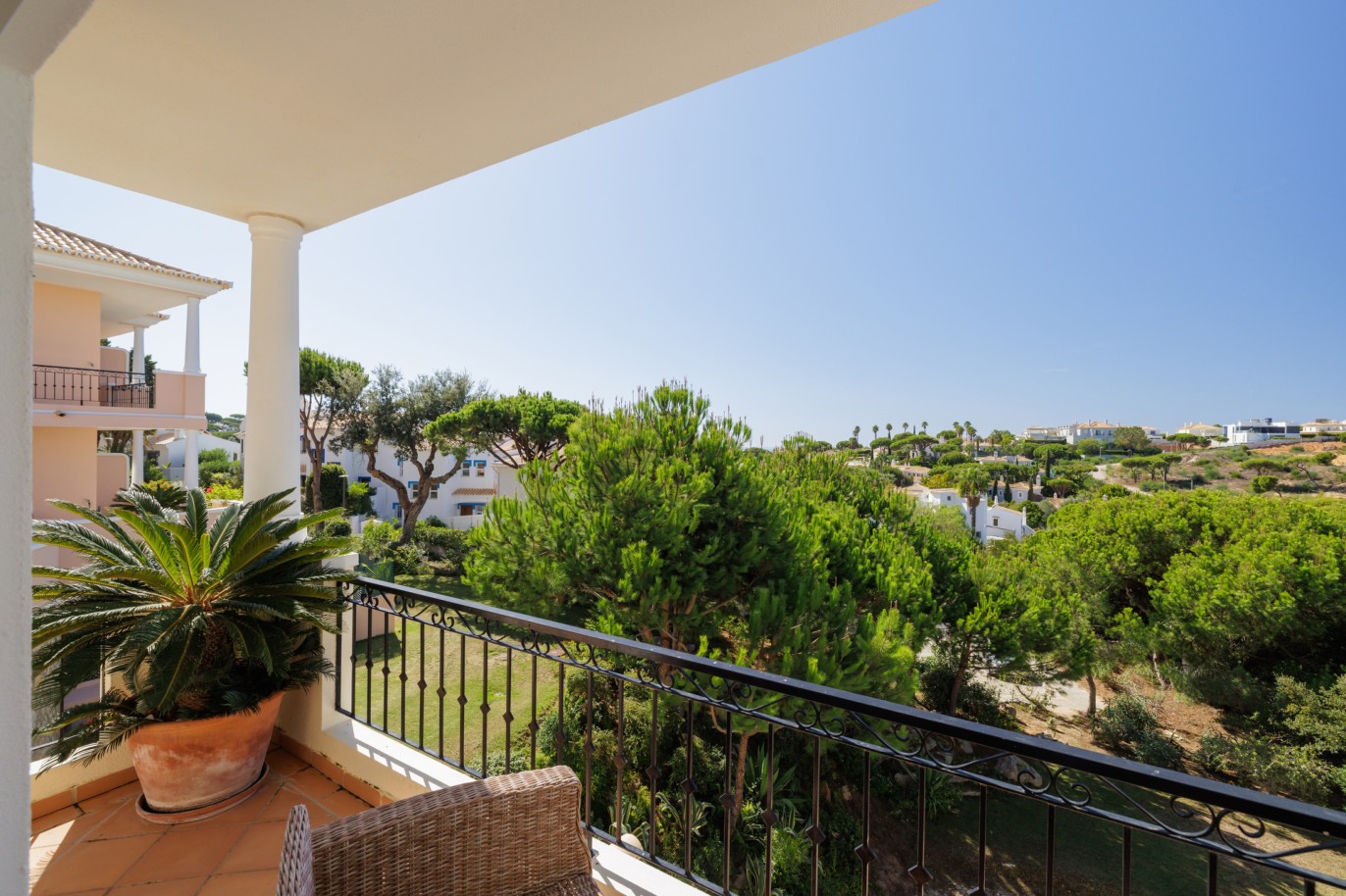 Duplex apartment with pool, for sale in Vale do Lobo, Algarve_240859