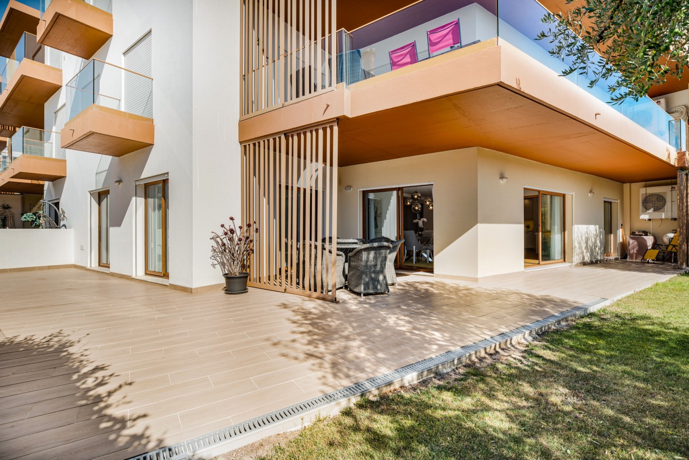 Fantástico Apartamento T4 com piscina e vista rio, para venda, em Portimão, Algarve_240958