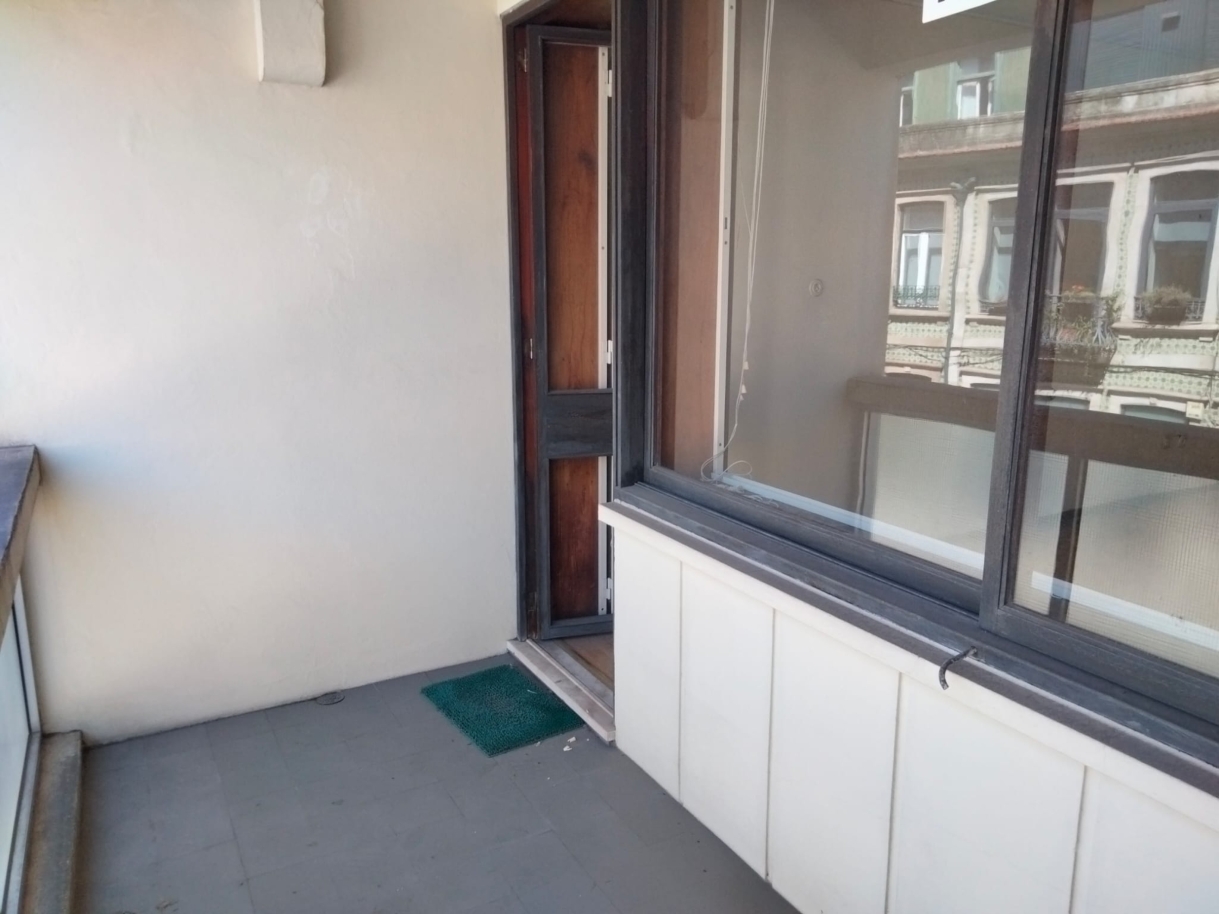 Apartamento T4 em Antero de Quental para remodelar, à venda, Porto_241896