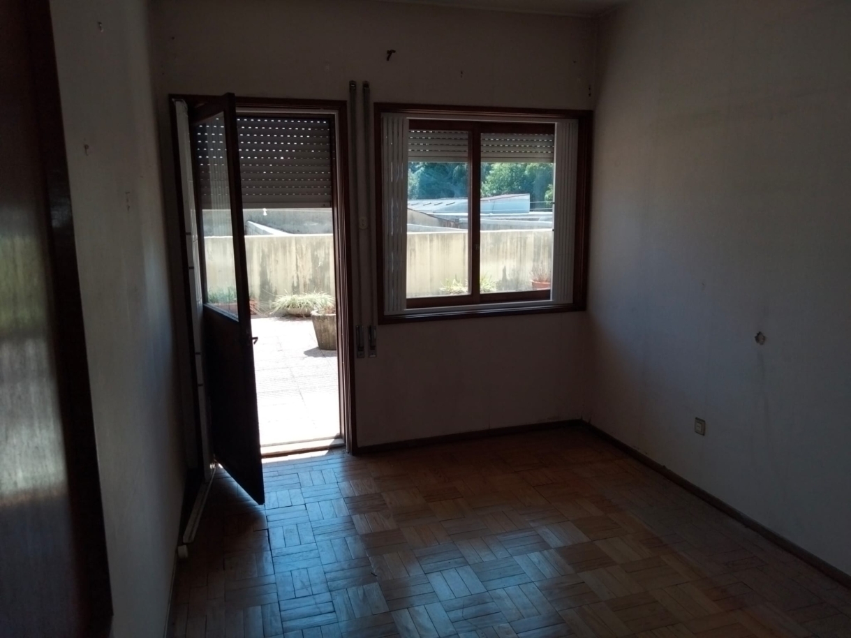 Apartamento T4 em Antero de Quental para remodelar, à venda, Porto_241916