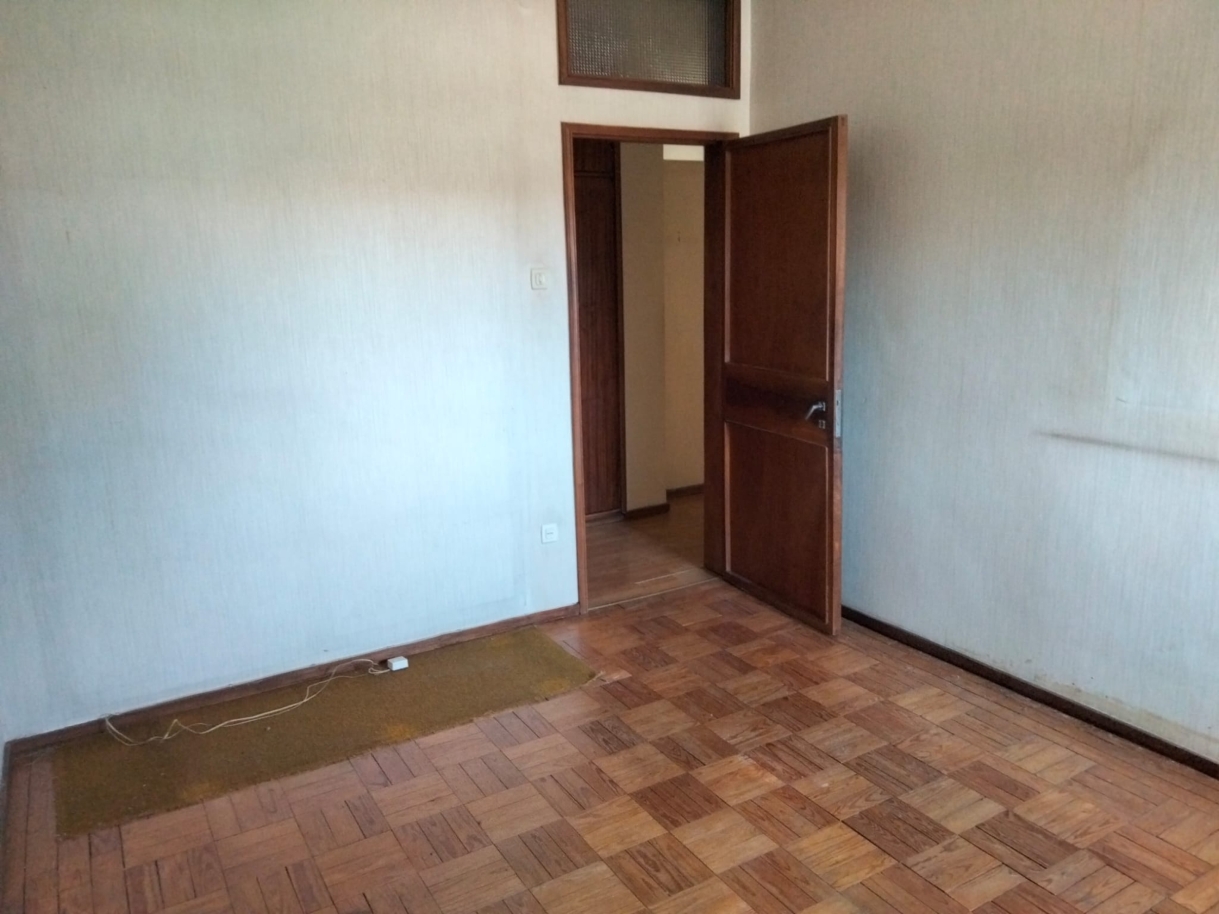 Apartamento T4 em Antero de Quental para remodelar, à venda, Porto_241917