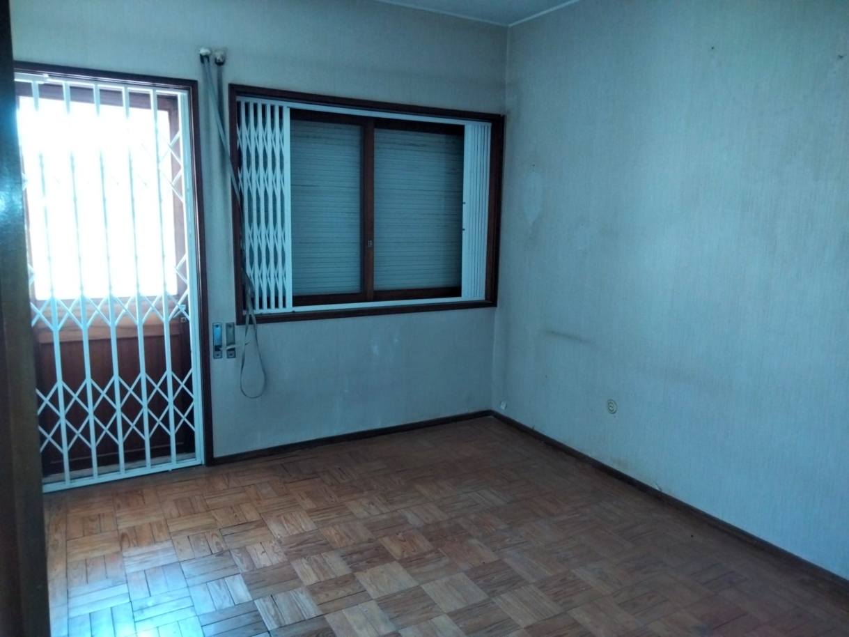 Apartamento T4 em Antero de Quental para remodelar, à venda, Porto_241918