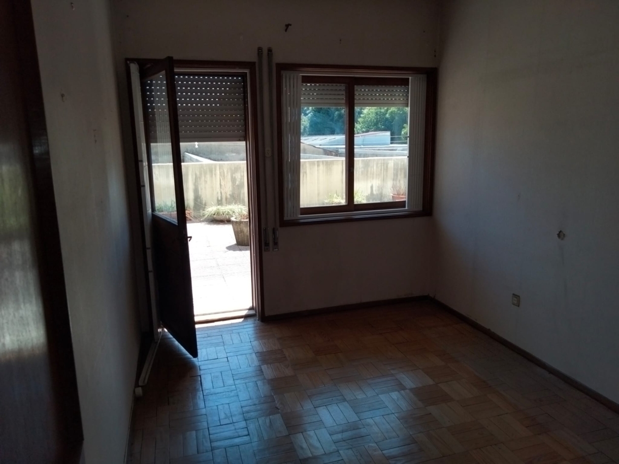 Apartamento T4 em Antero de Quental para remodelar, à venda, Porto_241921