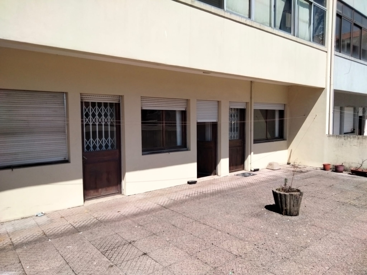 Apartamento T4 em Antero de Quental para remodelar, à venda, Porto_241926