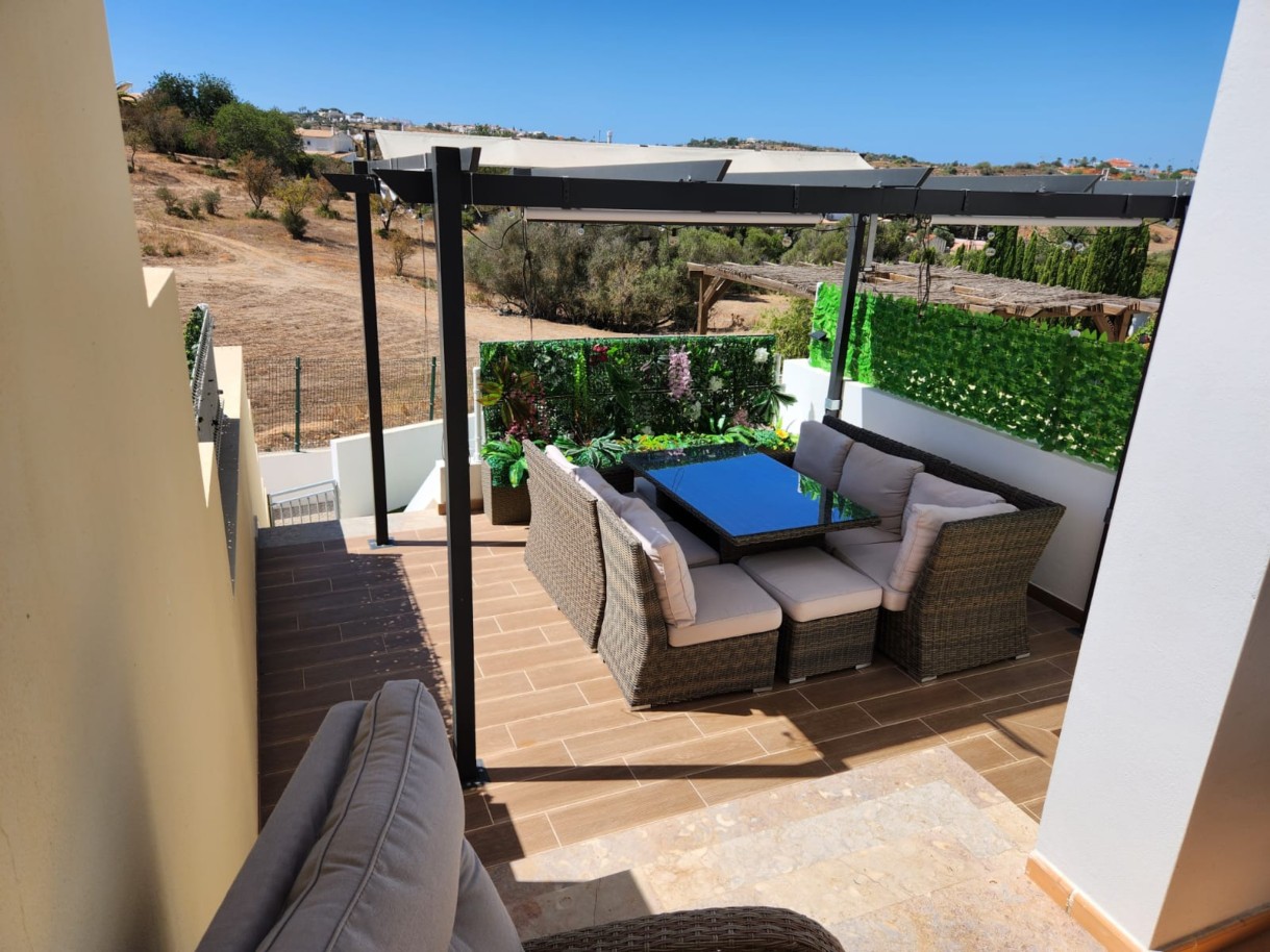 Moradia geminada V2+1, com piscina, para venda em Albufeira, Algarve_242198