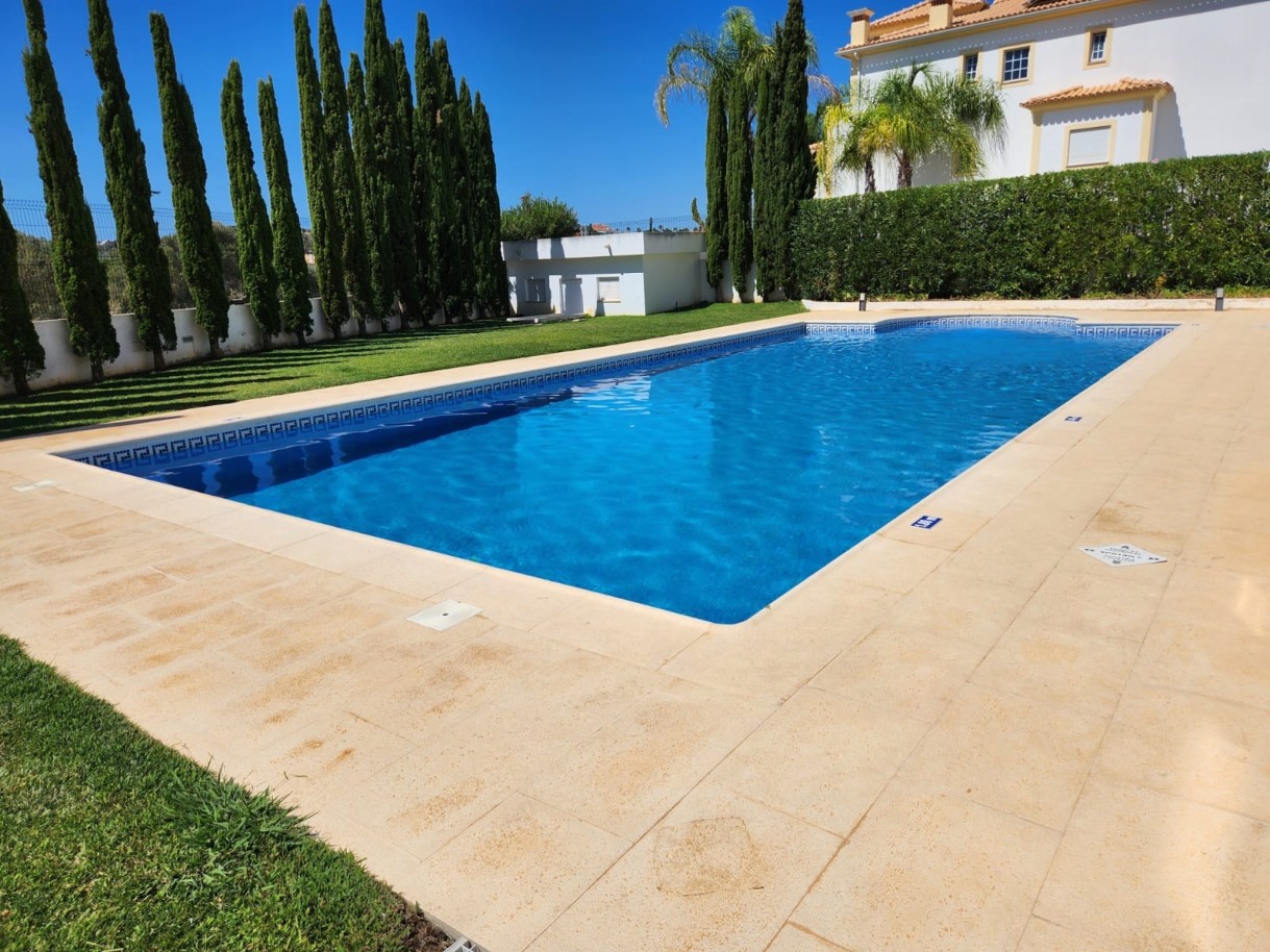 Moradia geminada V2+1, com piscina, para venda em Albufeira, Algarve_242203