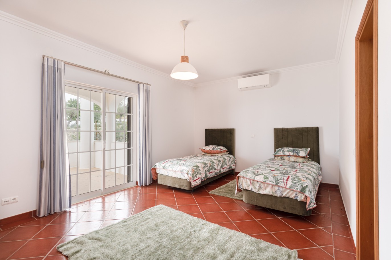 Villa de 4 chambres, avec piscine, à vendre, à Boliqueime, Loulé, Algarve_242633