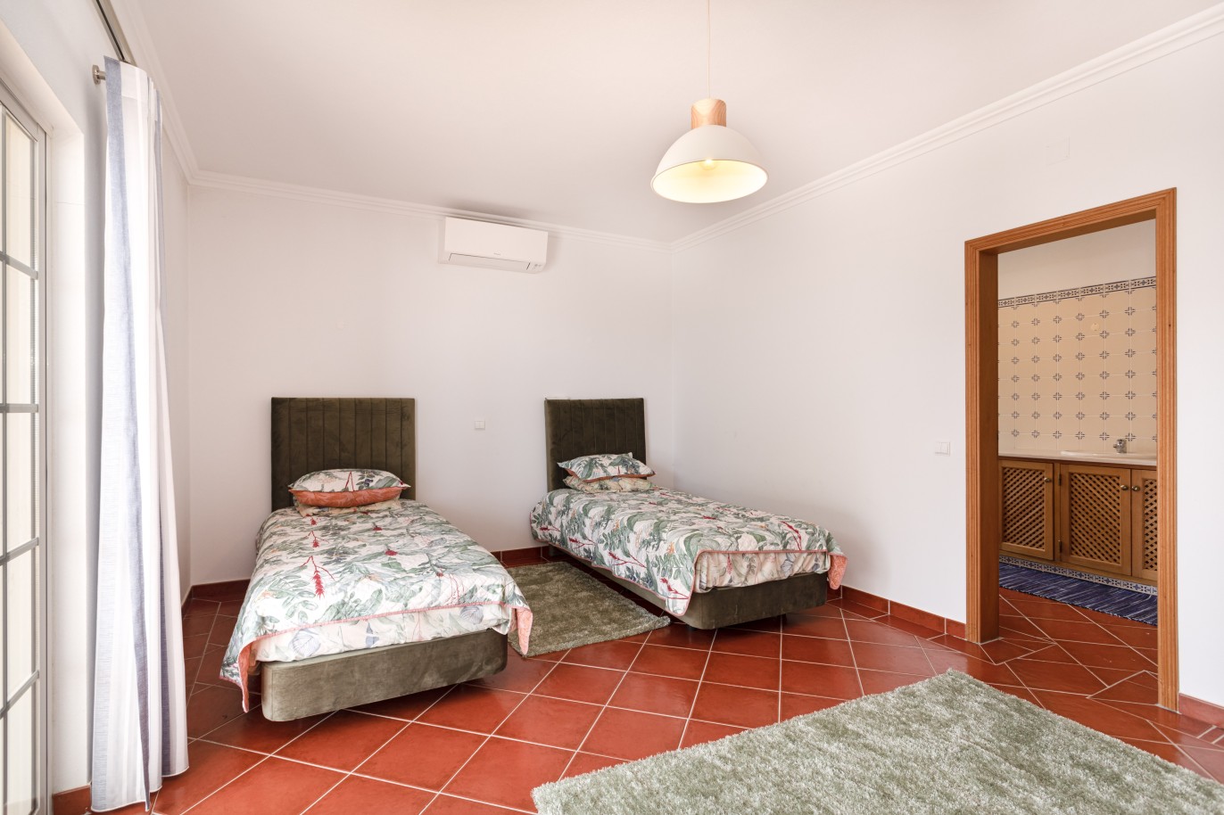 Villa 4 dormitorios, piscina, en venta, en Boliqueime, Loulé, Algarve_242635