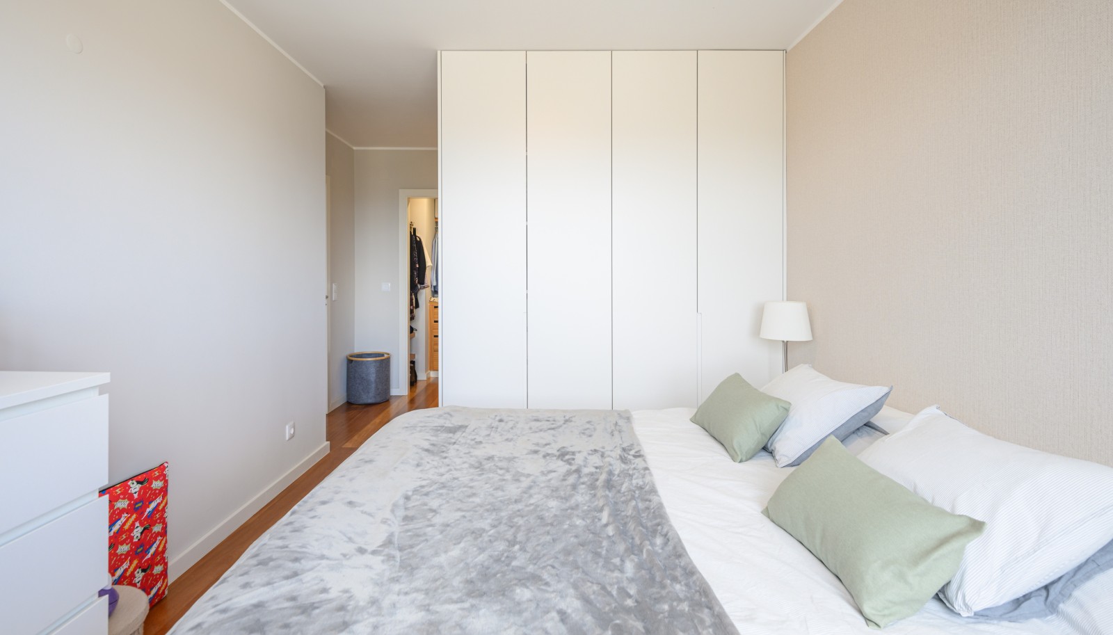 Piso reformado de 4 dormitorios en venta en Leça da Palmeira, Portugal_242929