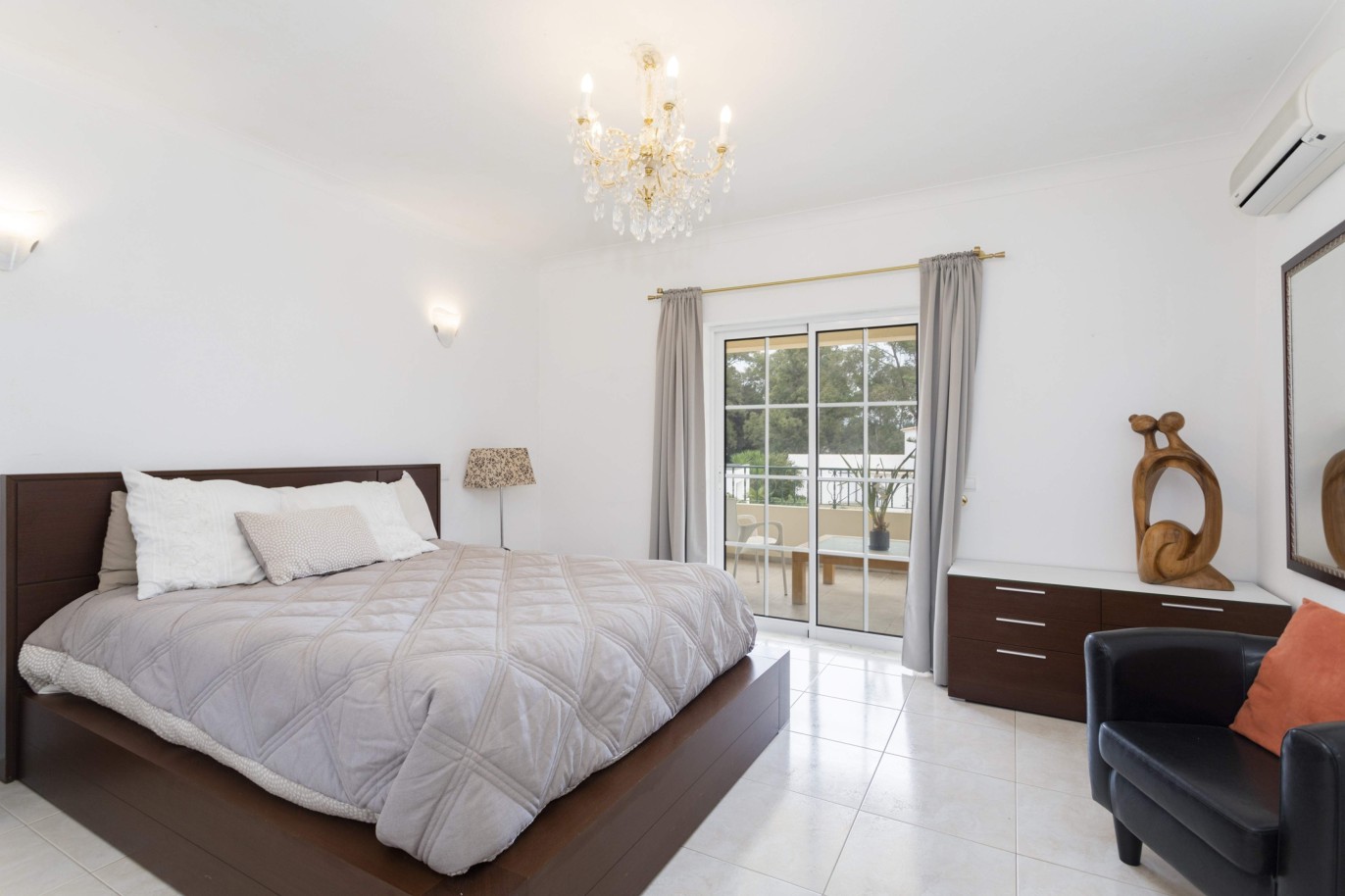 4 Schlafzimmer Villa mit Schwimmbad, zu verkaufen in Penina Golf, Alvor, Algarve_243123