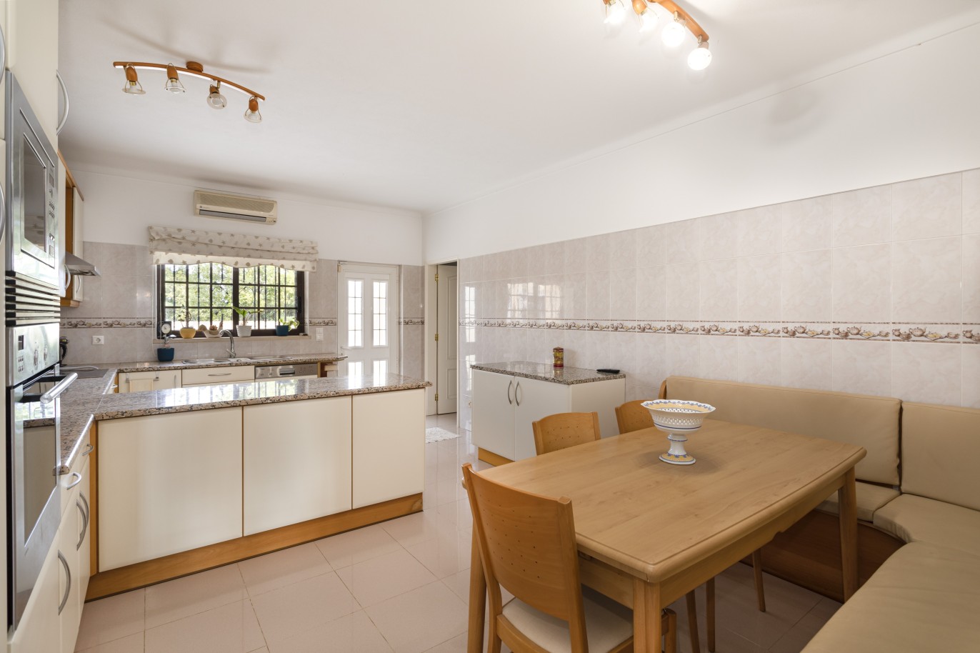 Fantástica villa con 5 dormitorios, piscina, en venta, en Carvoeiro, Algarve_243238