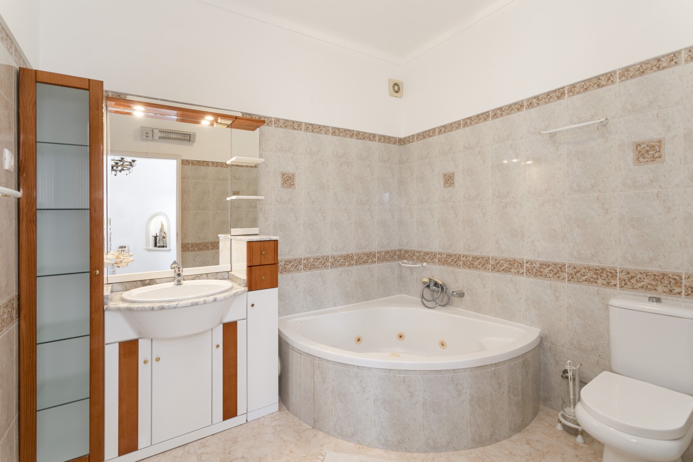 Fantástica villa con 5 dormitorios, piscina, en venta, en Carvoeiro, Algarve_243252