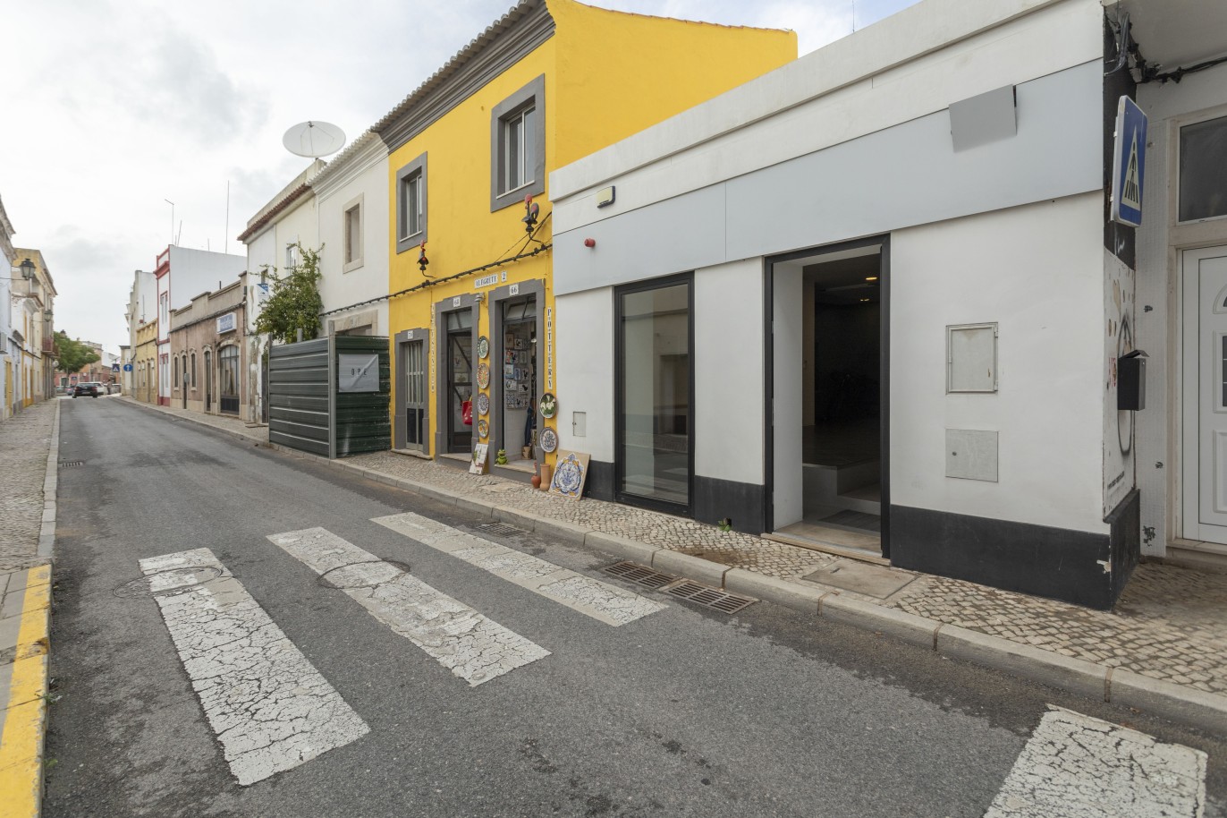 Edificio de 1+1 dormitorios en venta en el centro de Loulé, Algarve_243304