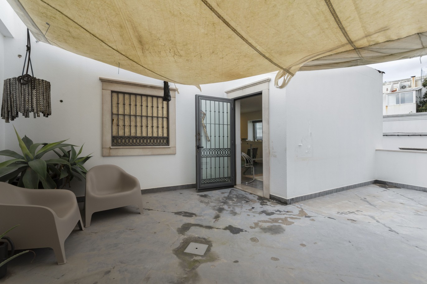 Edificio de 1+1 dormitorios en venta en el centro de Loulé, Algarve_243323
