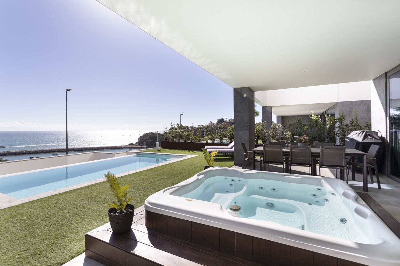 Lujoso piso de 3 dormitorios con vistas al mar, en venta en Albufeira, Algarve_243369