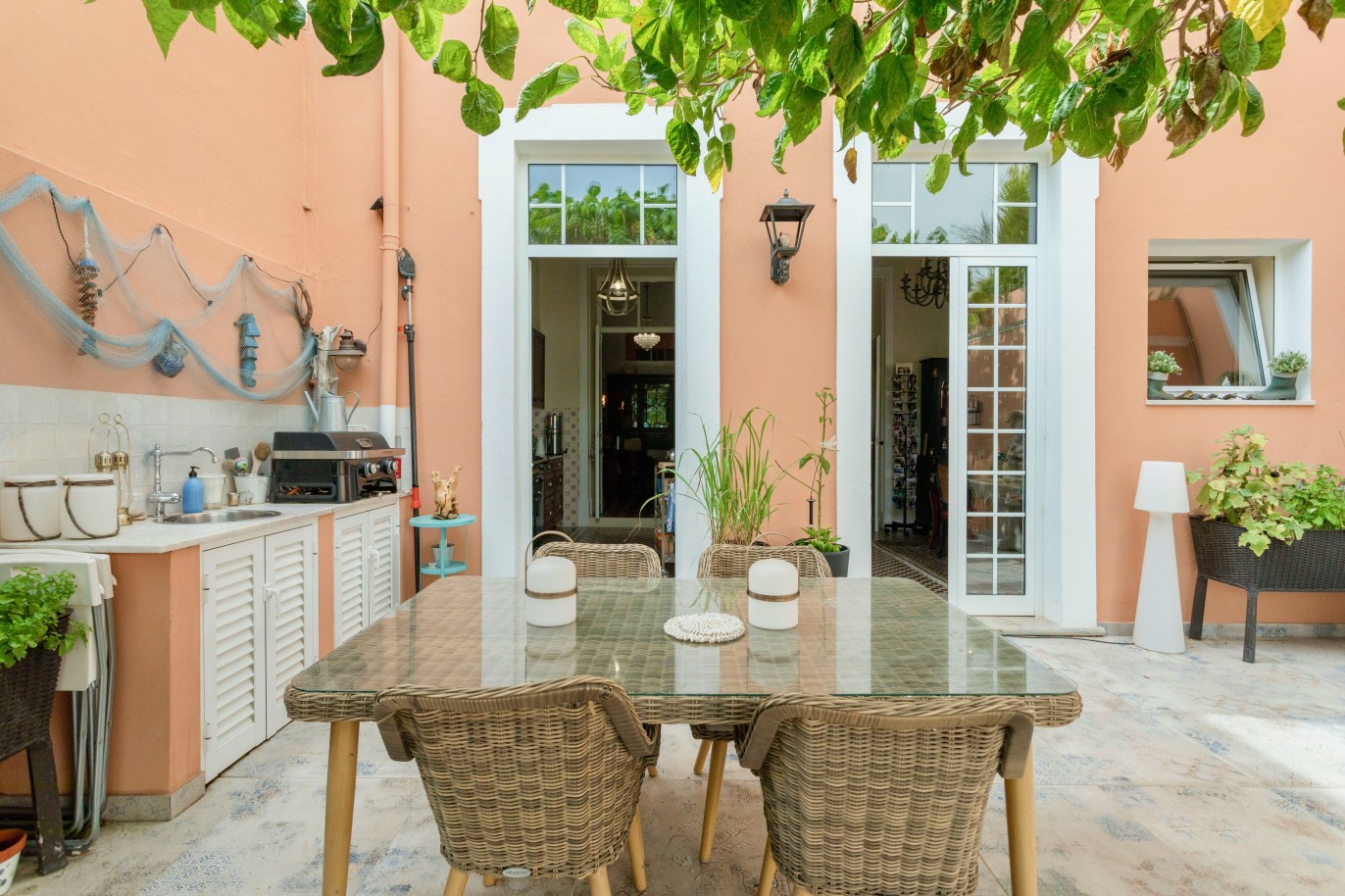 Casa senhorial V4 com piscina, para venda em Olhão, Algarve_243504