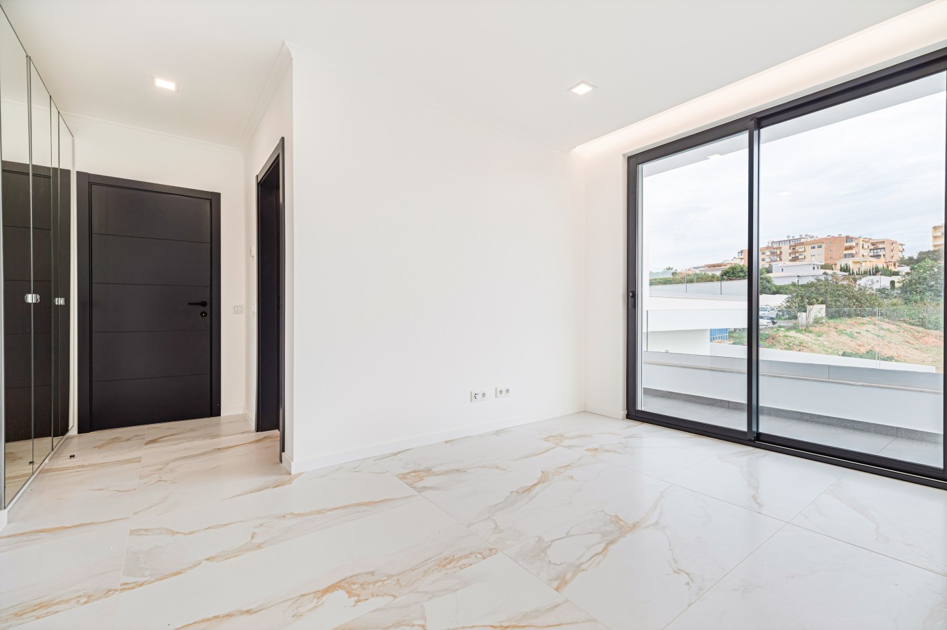 Modern 4-Bedroom Villa, pool, for sale in Porto de Mós, Lagos, Algarve_243619