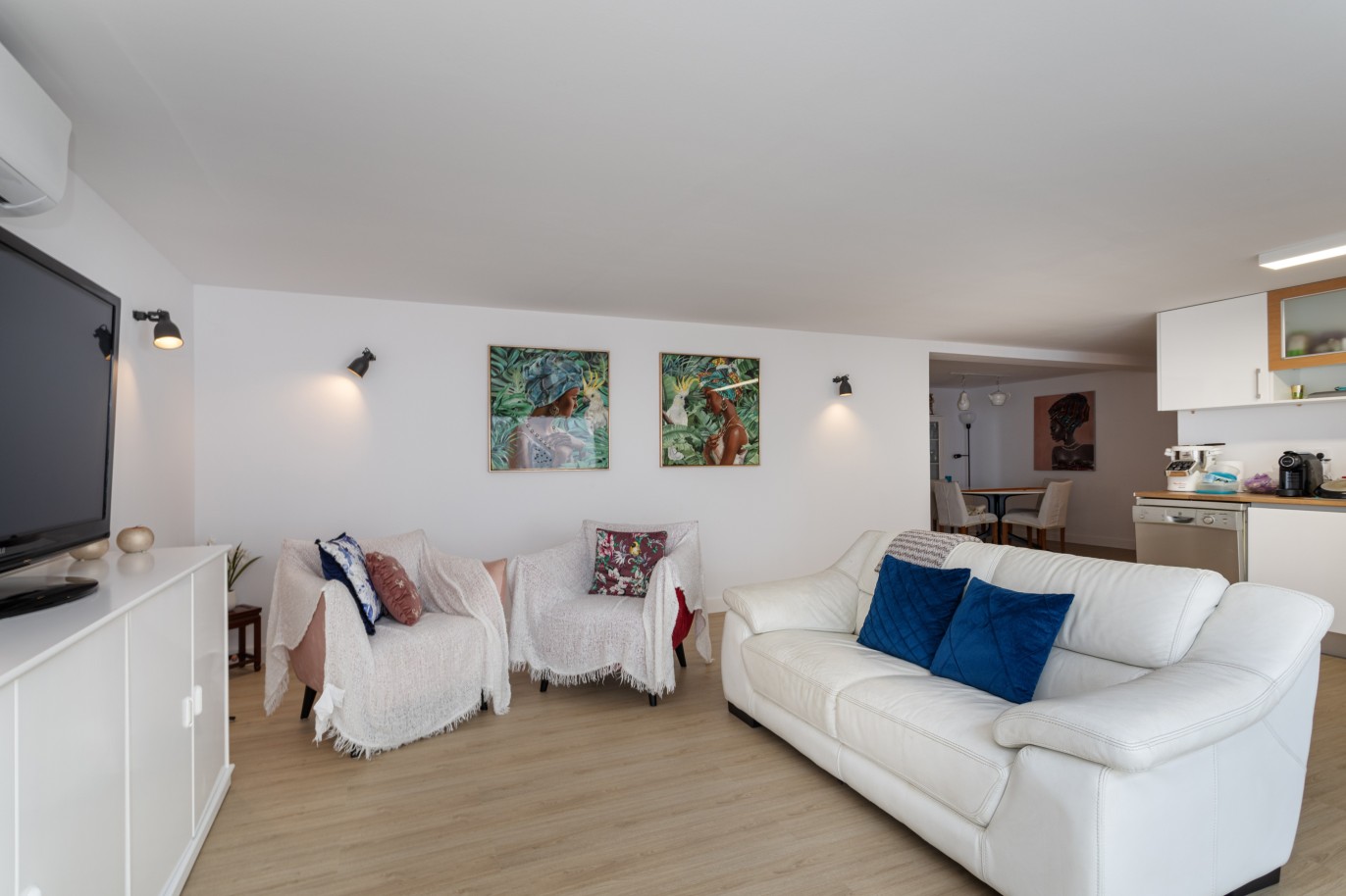 Contemporary 4-bedroom villa, with pool, for sale, in Montenegro, Faro, Algarve_243655