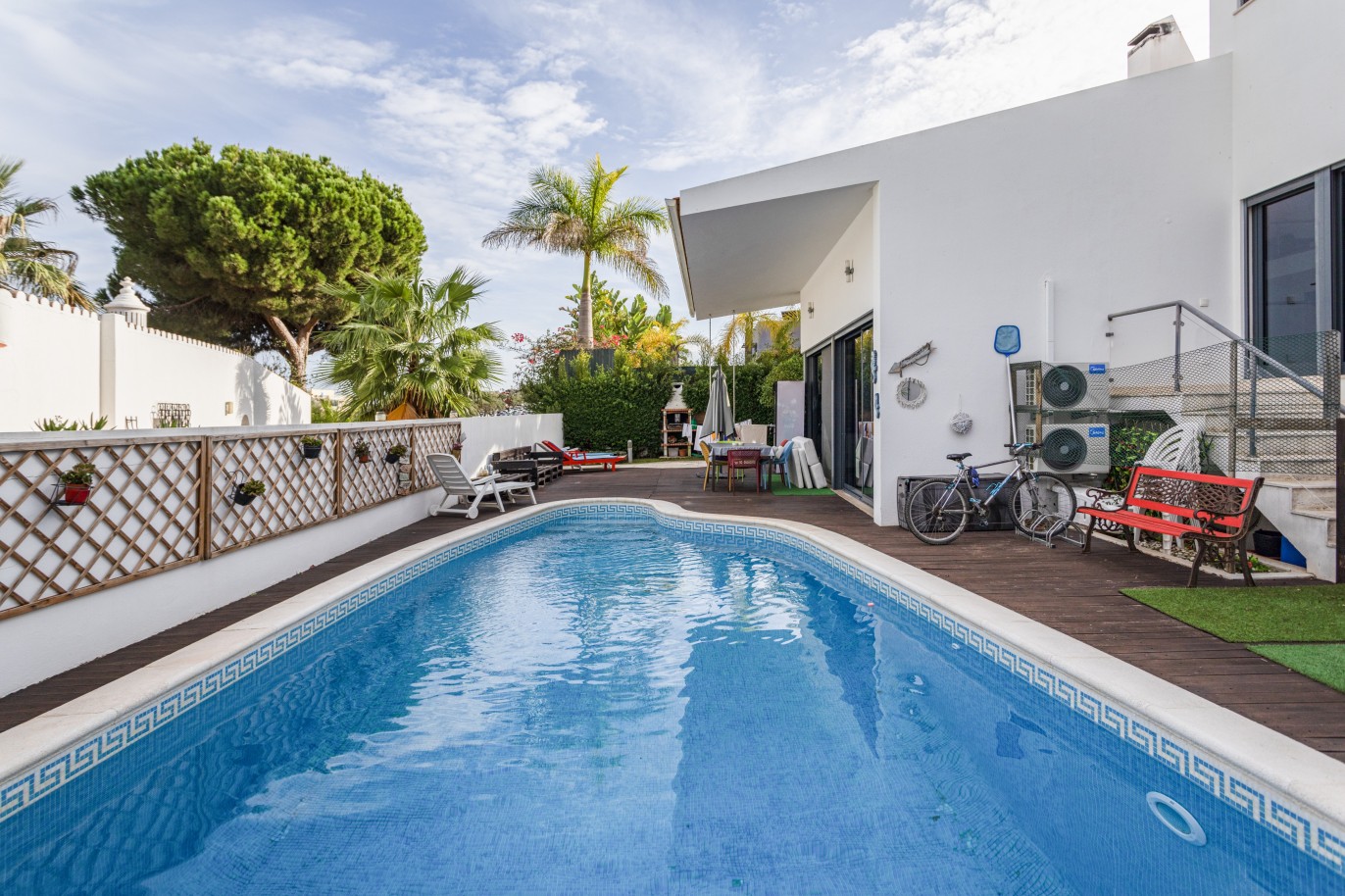 Villa contemporánea de 4 dormitorios, con piscina, en venta, en Montenegro, Faro, Algarve_243659