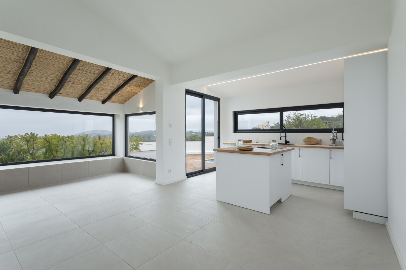 Villa de 3 dormitorios con vistas al mar y piscina, en venta en Santa Barbara, Algarve_245045