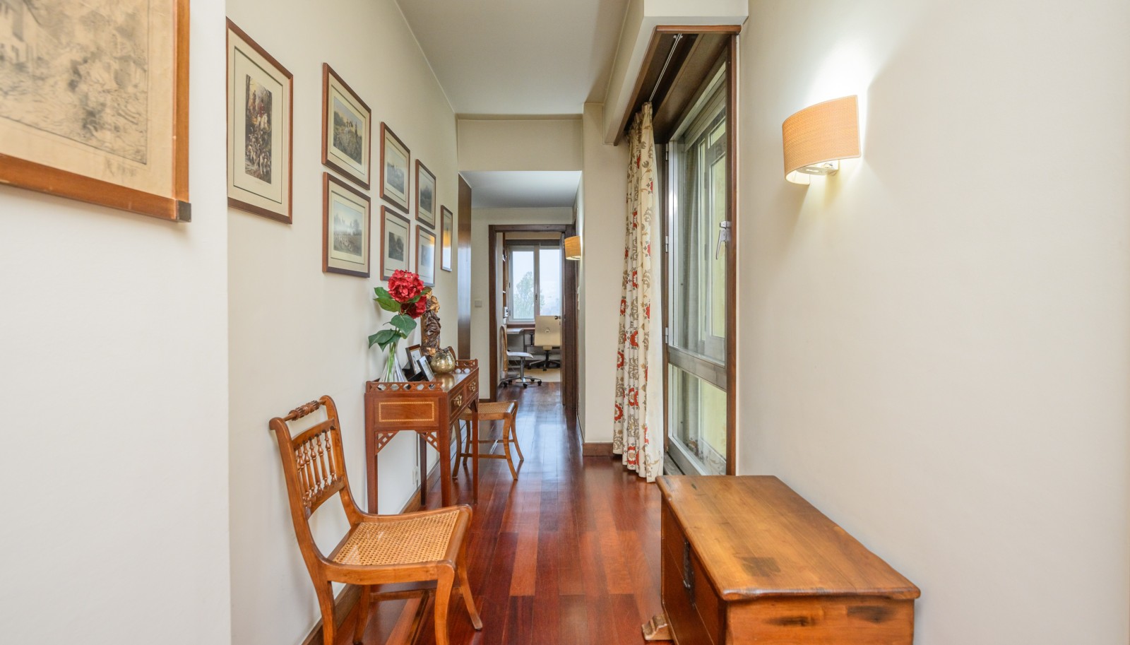 Spacious four + one bedroom apartment for sale in Porto, Portugal_245468