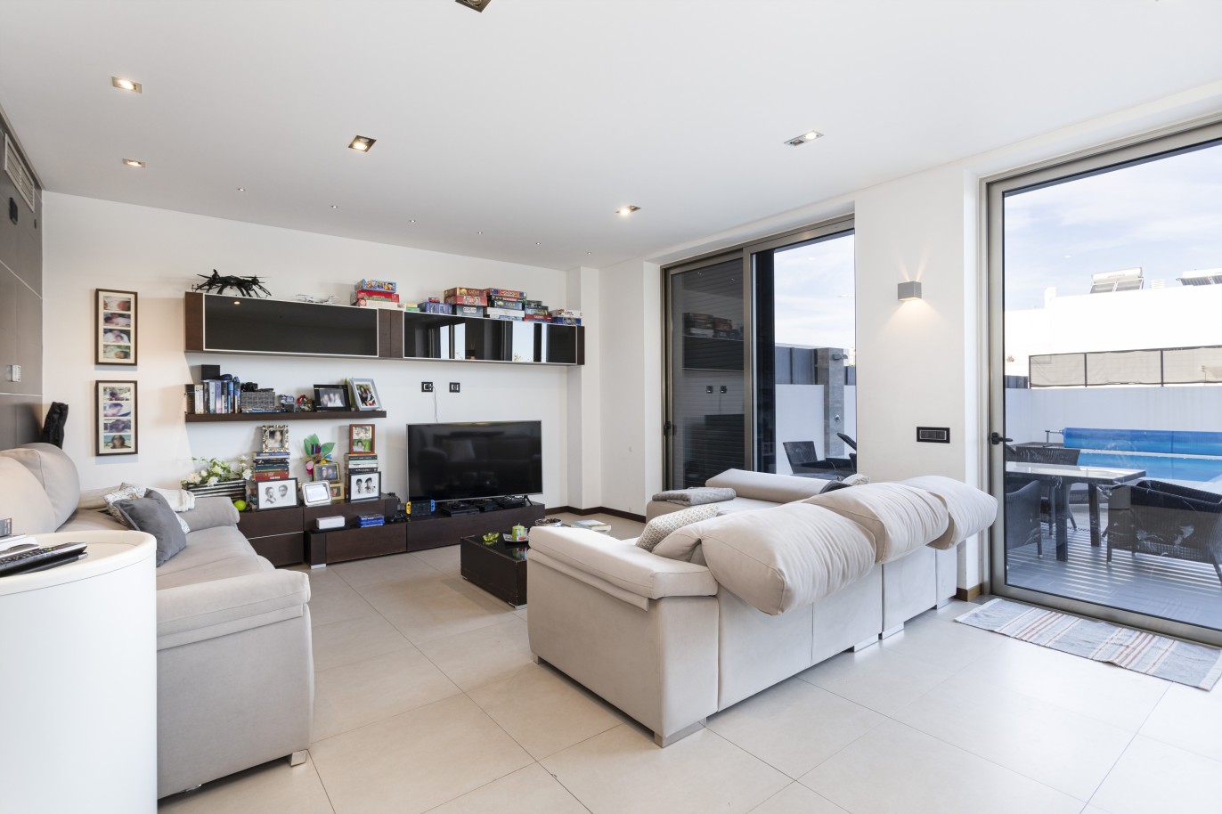 Moderne 3+1 Schlafzimmer Villa mit Pool und Meerblick, zu verkaufen in Tavira, Algarve_245614