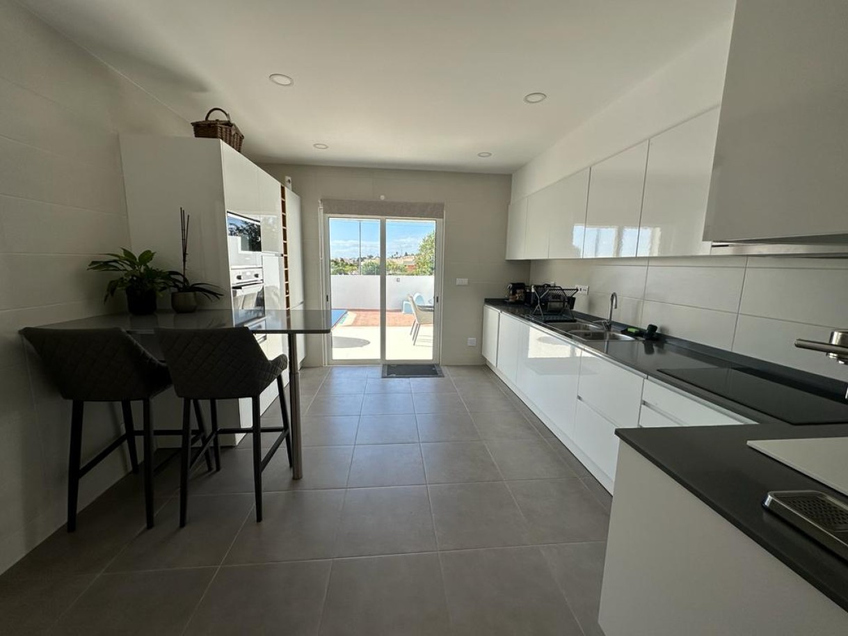 Modern 3+1-bedroom Villa, with pool, for sale, in Luz, Lagos, Algarve_246344