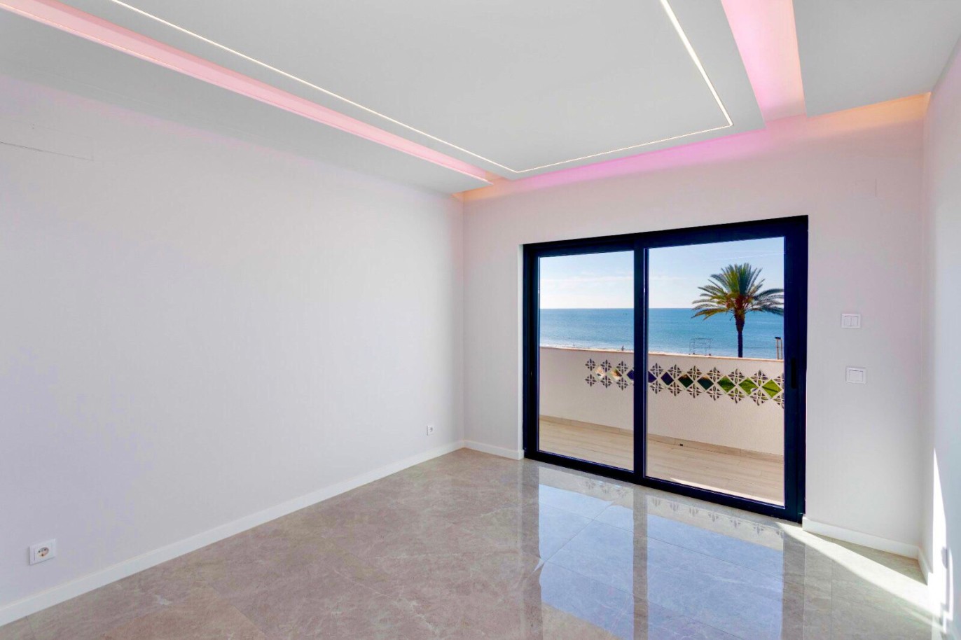 2 bedroom sea front apartment for sale in Quarteira, Algarve_246462