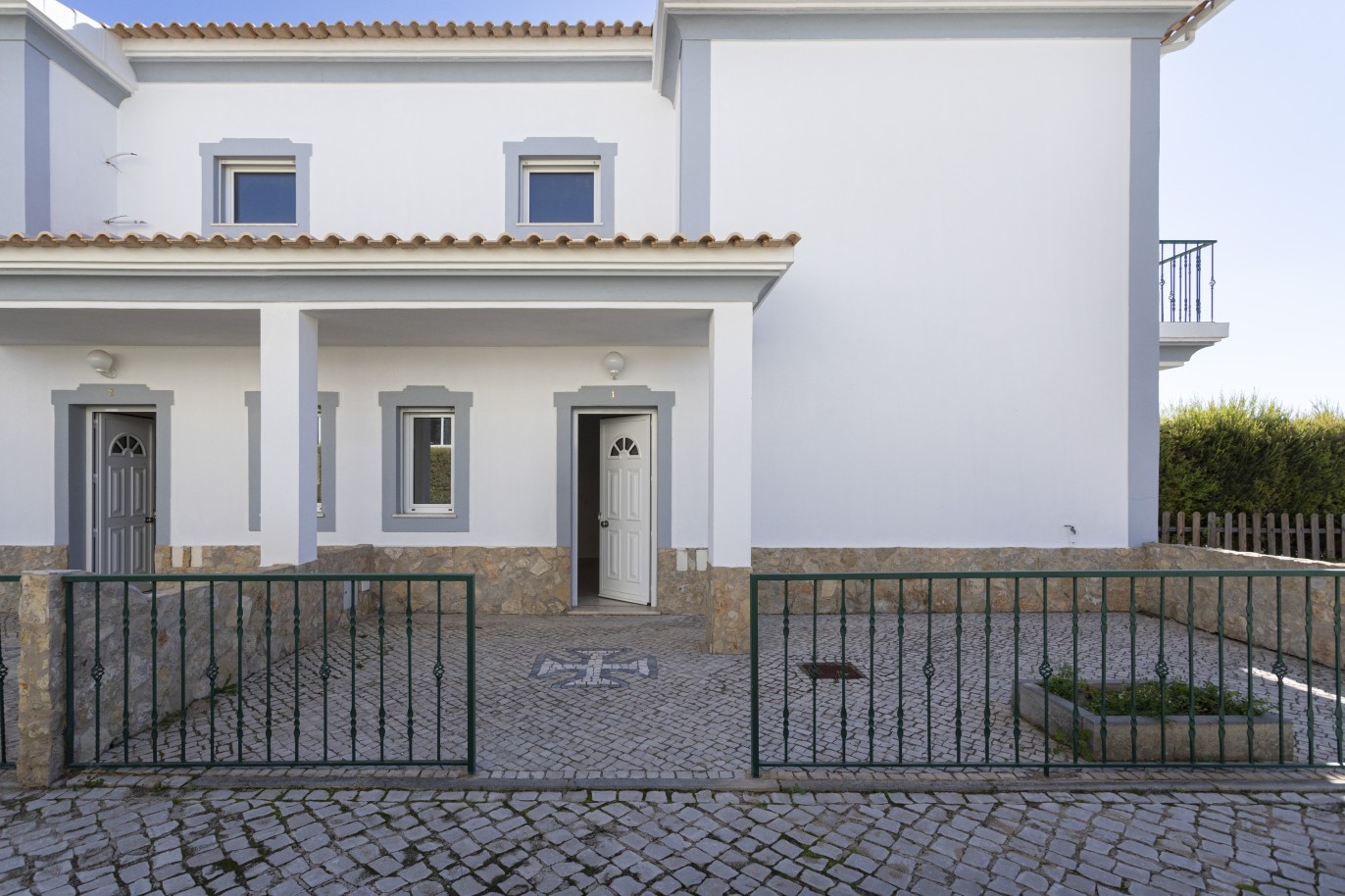 Nova moradia V4 geminada com piscina, para venda em Loulé, Algarve_246580