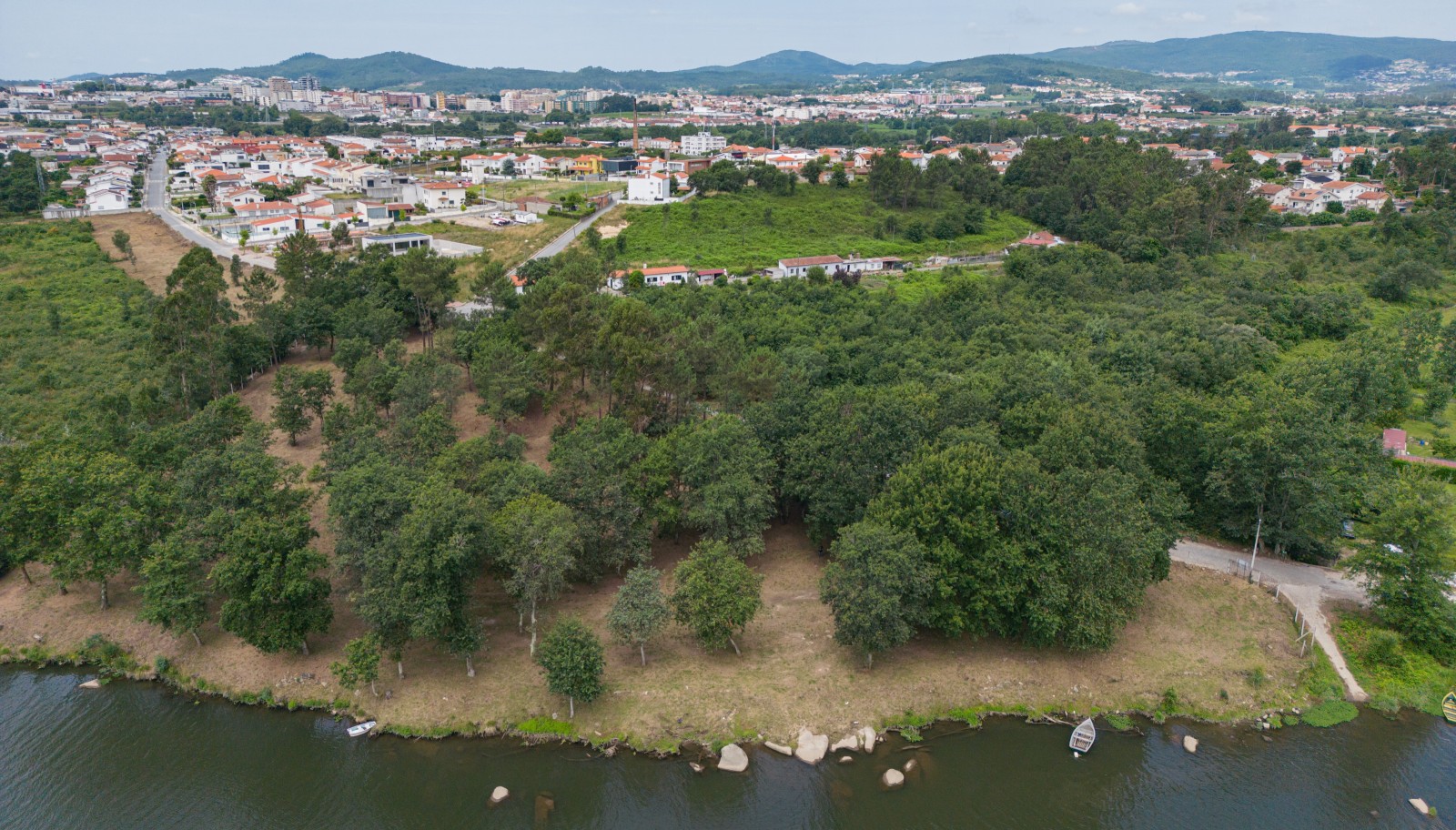 Grundstück, zu verkaufen, mit genehmigtem Projekt für Villa, Barcelos, Portugal_247109