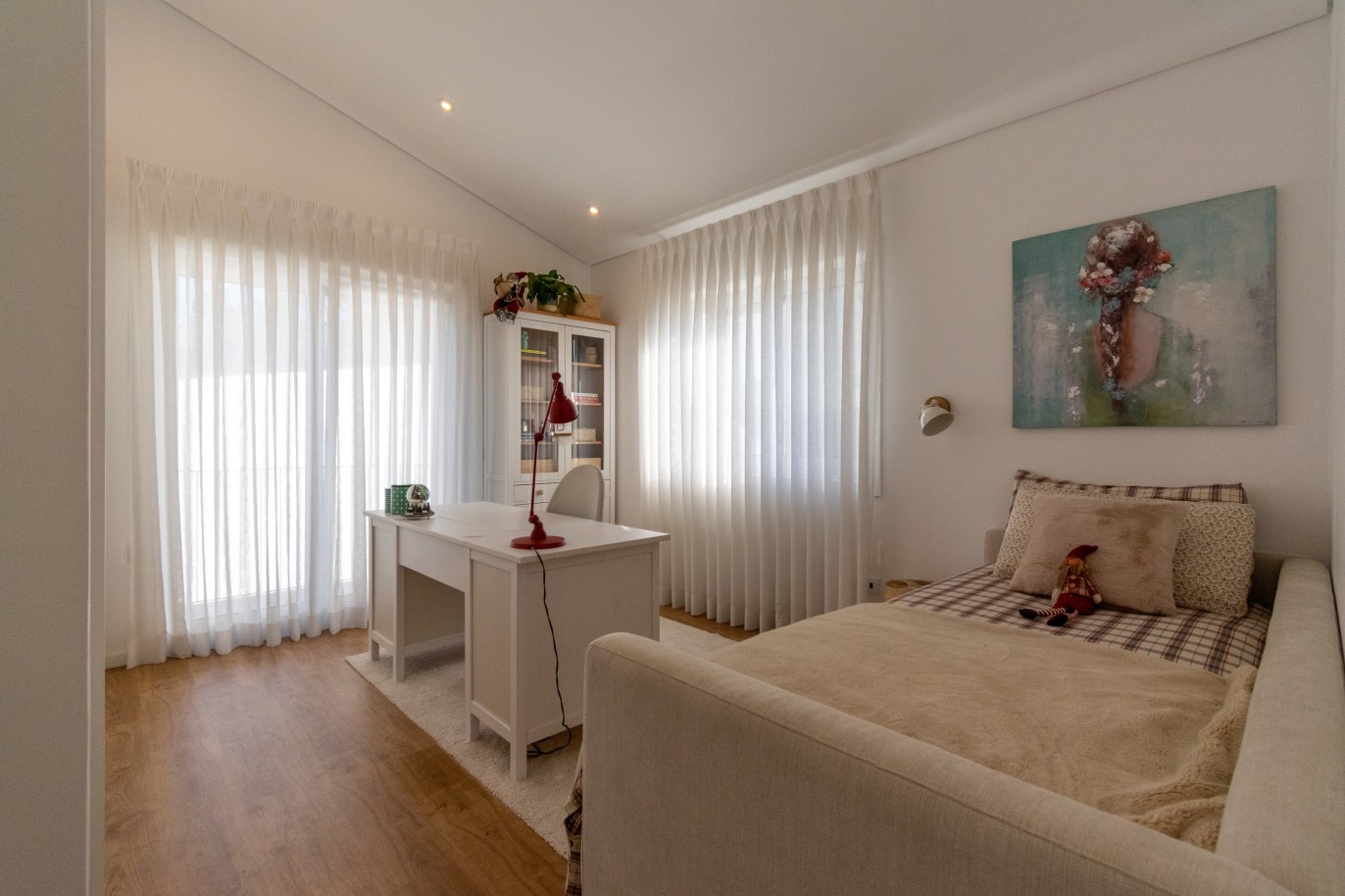 Vier Schlafzimmer Villa mit Pool, zu verkaufen, Póvoa Varzim, Portugal _247169