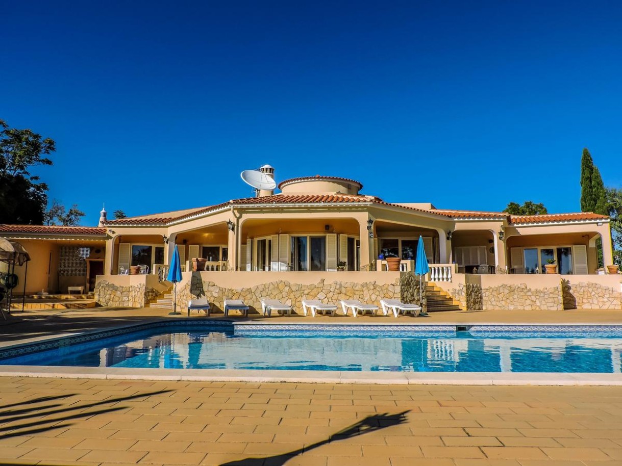 Pitoresca Moradia, 3+1 quartos, com jardim e piscina, em Estômbar, Algarve_247224