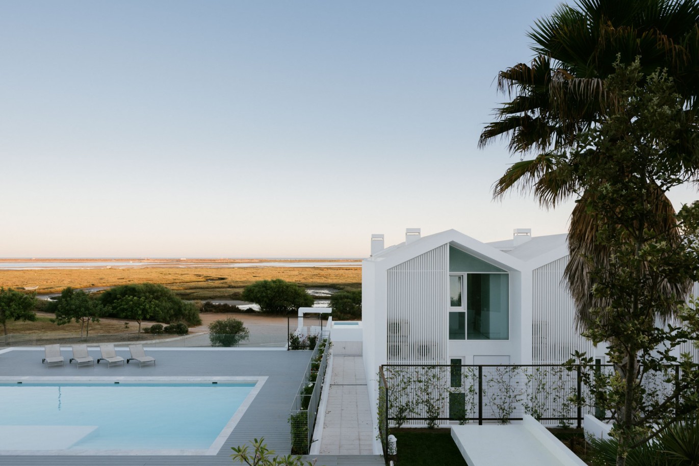 Modern 3-bedroom Villa, private condominium, in Fuseta, Olhão, Algarve_247345