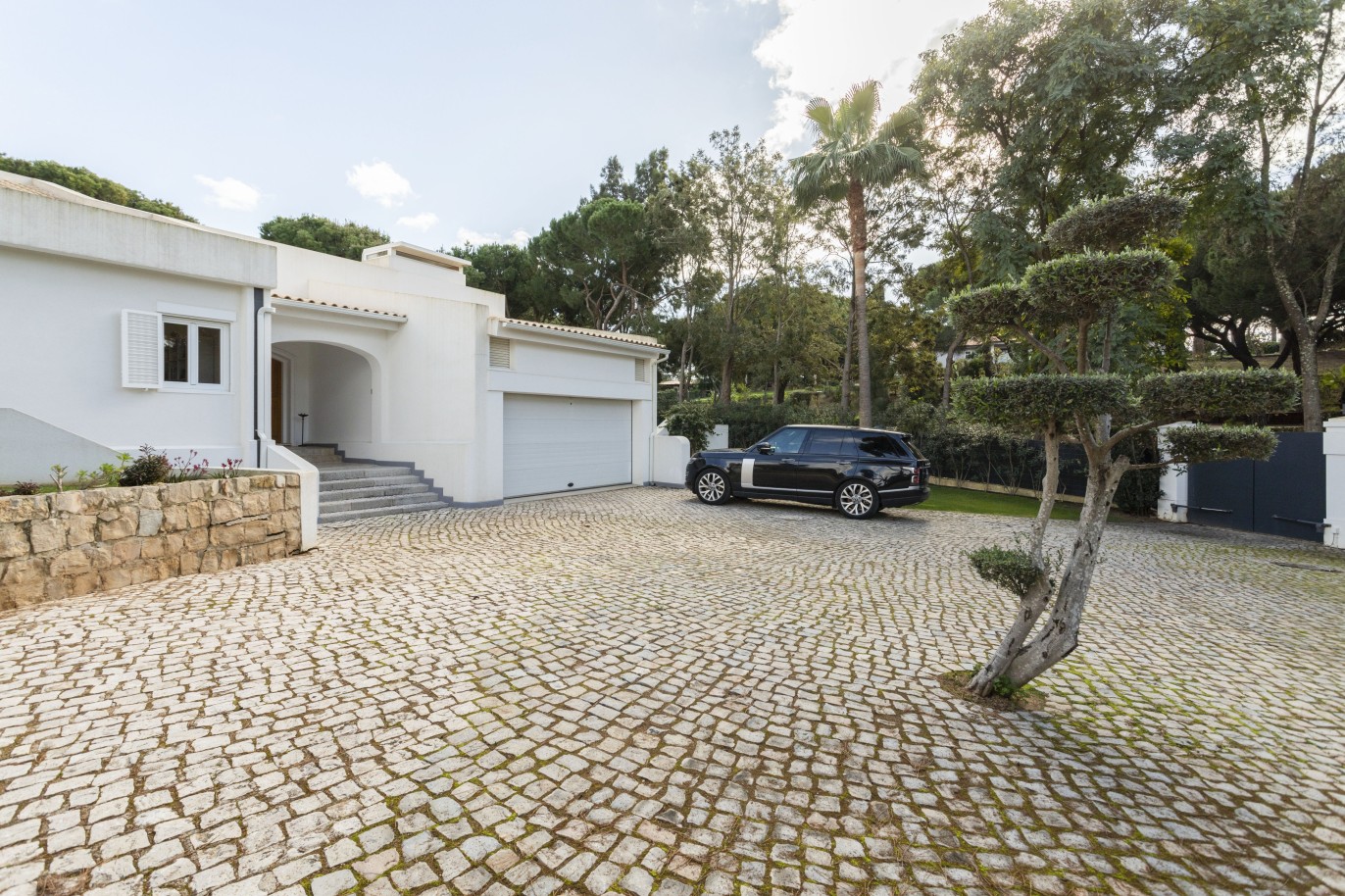 Villa de luxe de 5+2 chambres avec piscine, à vendre à Vilamoura, Algarve_248112