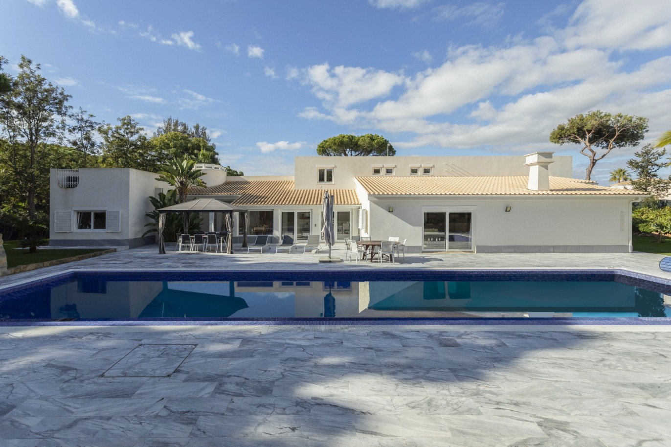 Villa de luxe de 5+2 chambres avec piscine, à vendre à Vilamoura, Algarve_248132