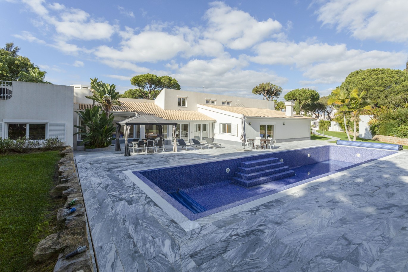 Villa de luxe de 5+2 chambres avec piscine, à vendre à Vilamoura, Algarve_248133