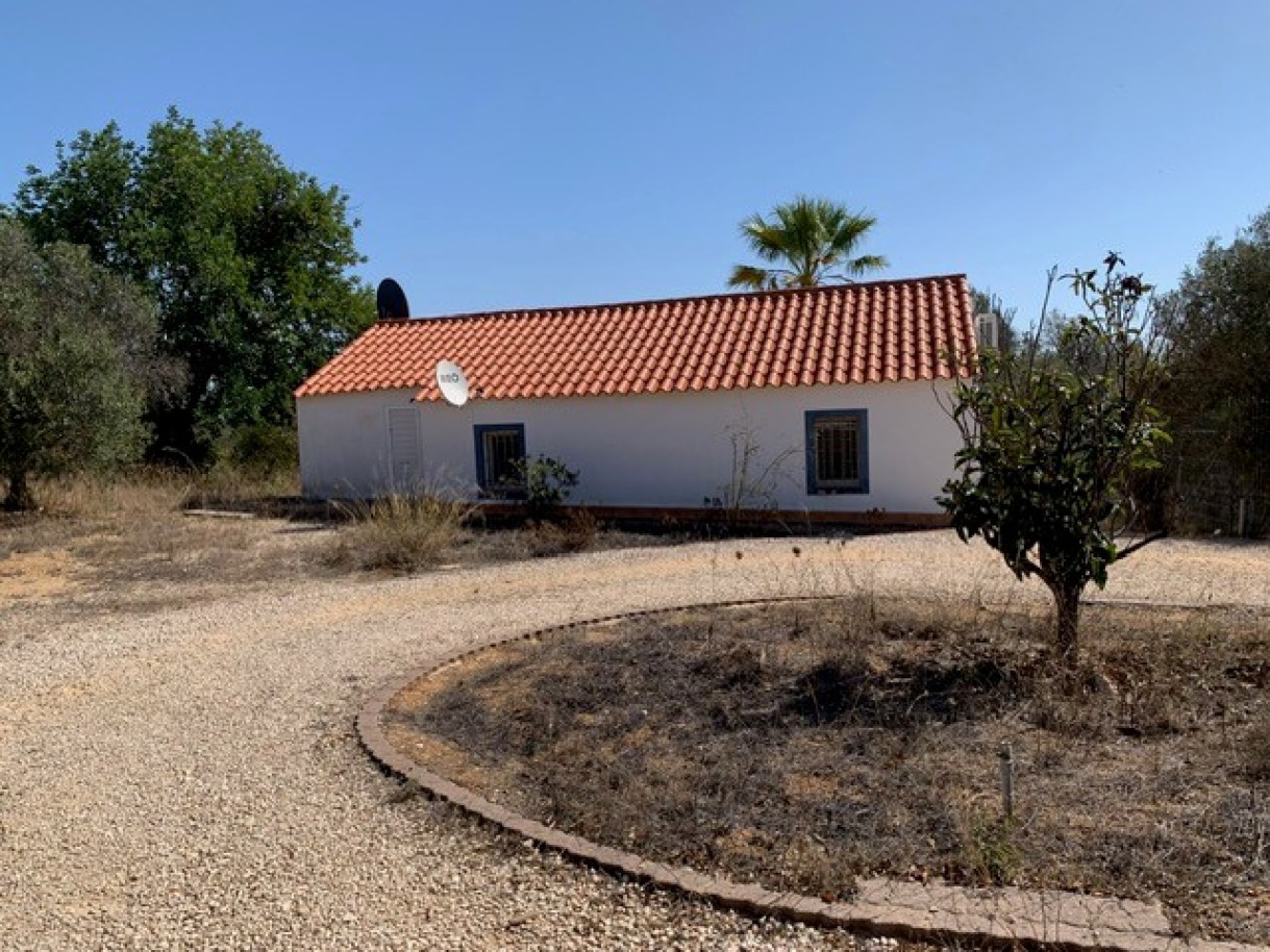 Fantastic plot of land with villa, for sale, in Poio, Portimão, Algarve_248502