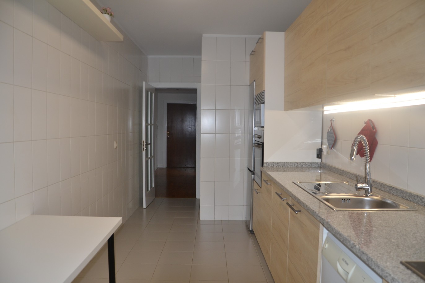 Drei-Zimmer-Wohnung mit großzügigen Räumen, zu verkaufen, Porto, Portugal_248715