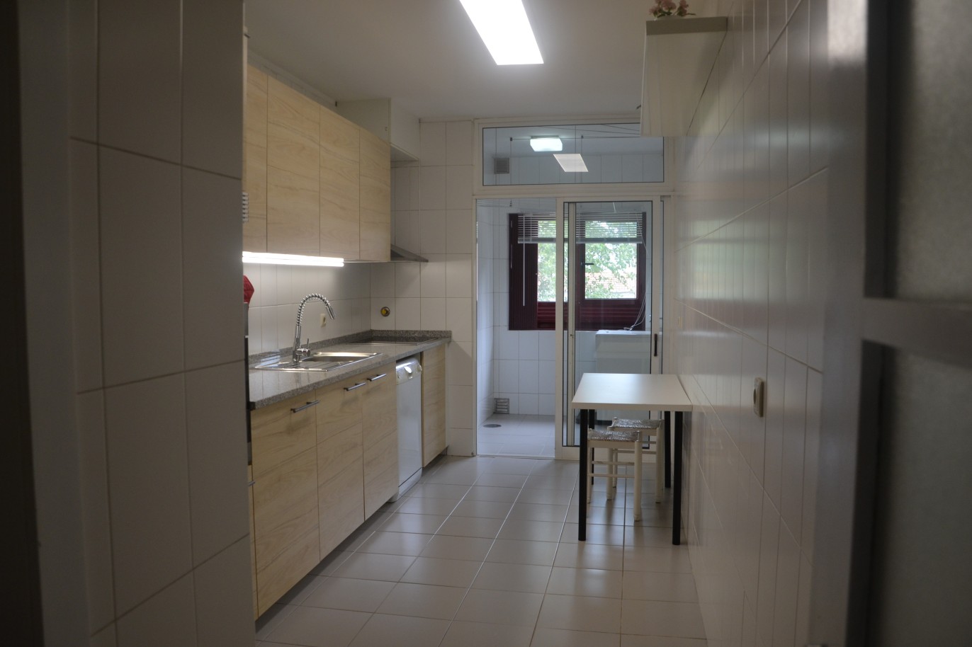 Apartamento T3 com áreas generosas, para venda, no Porto_248716