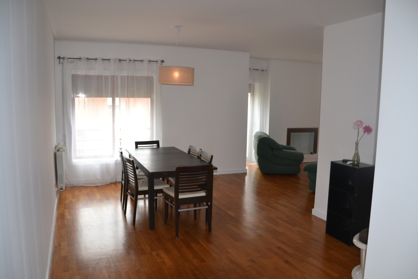 Drei-Zimmer-Wohnung mit großzügigen Räumen, zu verkaufen, Porto, Portugal_248719